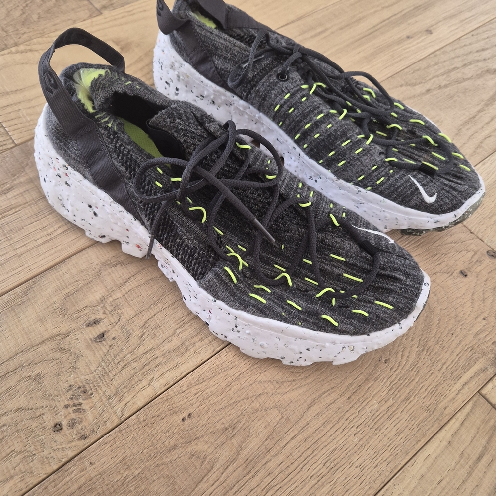 Mens NIKE Space Hippie 04